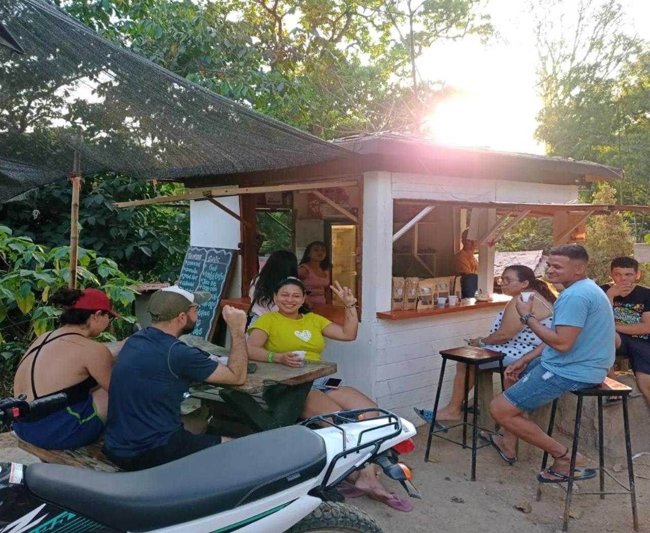 Hostal Las Mariposas Минка Экстерьер фото